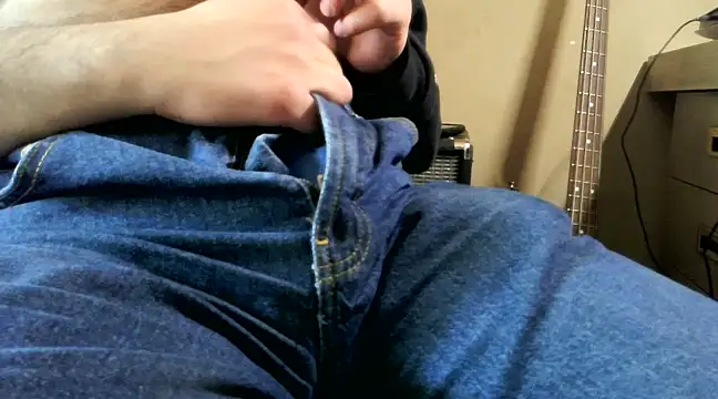 Snapshot of StuckSound chatting on 02-18-25, 08:03 StuckSound online show from 02-18-25, 08:03