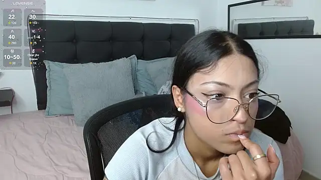 vaness weet online show from 03-12-26, 08:15