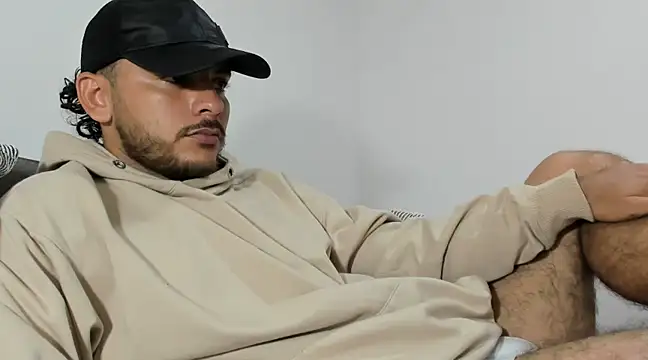 tuyo1995 online show from 12-16-24, 06:32