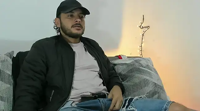 tuyo1995 online show from 01-11-25, 05:31