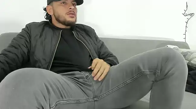 tuyo1995 online show from 02-08-25, 02:58