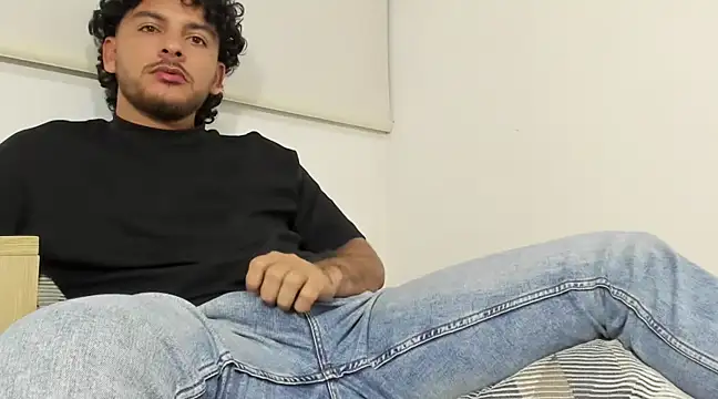 tuyo1995 online show from 02-22-25, 01:11