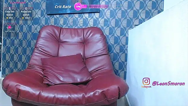 Snapshot of Leonsmoron chatting on 06-20-26, 11:29 Leonsmoron online show from 06-20-26, 11:29