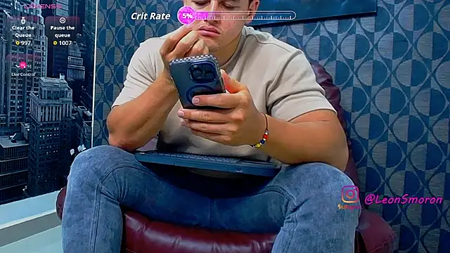 Snapshot of Leonsmoron chatting on 07-19-26, 12:47 Leonsmoron online show from 07-19-26, 12:47