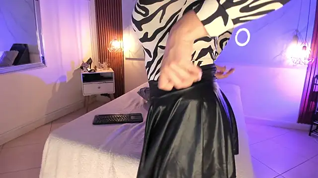 Snapshot of Gin_Zc chatting on 12-20-24, 06:29 Gin Zc online show from 12-20-24, 06:29