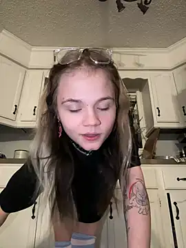 Snapshot of Cutiepiespanks chatting on 02-23-25, 08:17 Cutiepiespanks online show from 02-23-25, 08:17
