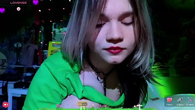 Snapshot of Cutiepiespanks chatting on 03-17-25, 10:38 Cutiepiespanks online show from 03-17-25, 10:38