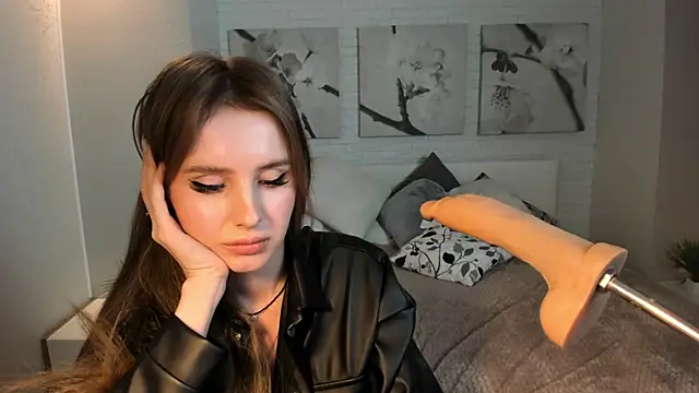 Betty June online show from 12-18-24, 04:42