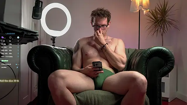 Snapshot of VIktorSecret chatting on 07-27-26, 02:40 VIktorSecret online show from 07-27-26, 02:40