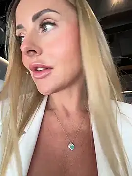 Snapshot of EmaSalis chatting on 06-16-26, 10:40 EmaSalis online show from 06-16-26, 10:40