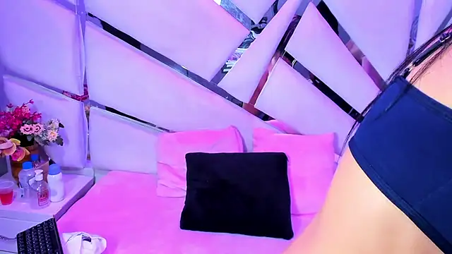 Snapshot of kylie_seex chatting on 02-06-26, 03:00 kylie seex online show from 02-06-26, 03:00