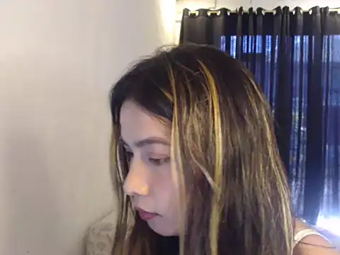 Snapshot of Urbabygirl_jenny chatting on 06-18-26, 02:45 Urbabygirl jenny online show from 06-18-26, 02:45