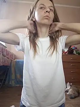 Snapshot of Bell_a_mi_ chatting on 06-19-26, 02:10 Bell a mi online show from 06-19-26, 02:10
