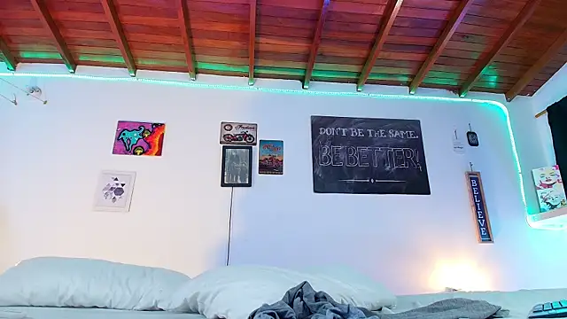 Snapshot of RyanCarter_ chatting on 02-08-25, 05:39 RyanCarter online show from 02-08-25, 05:39