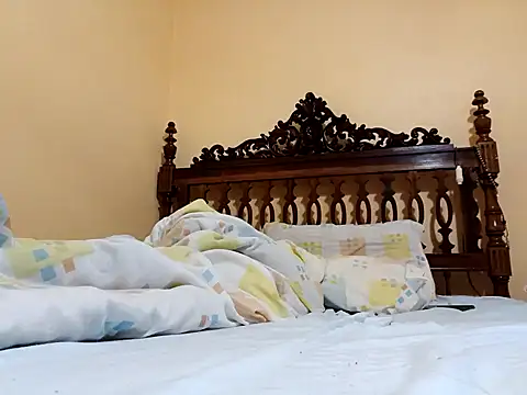 White rabbit  online show from 11-08-25, 12:44