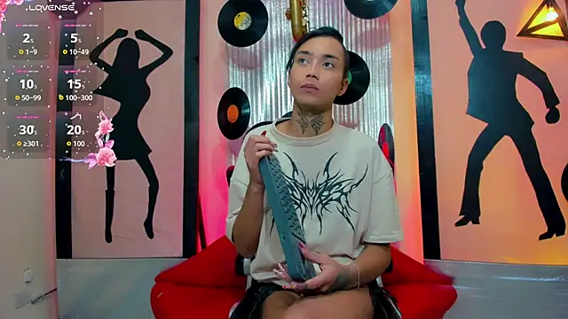 nickyminach  online show from 12-19-25, 07:32