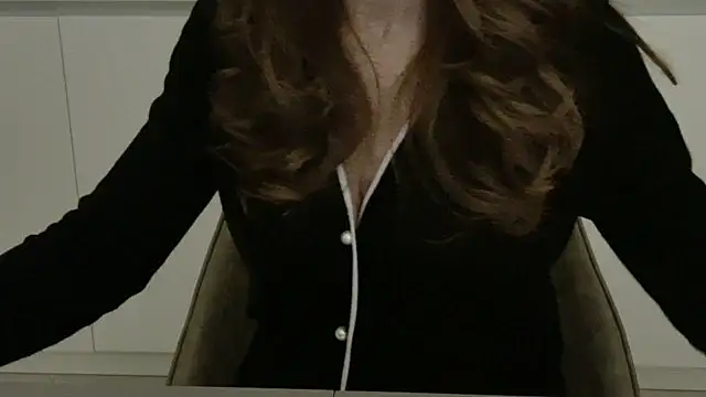 Snapshot of amara_2022 chatting on 11-01-25, 05:15 amara 2022 online show from 11-01-25, 05:15