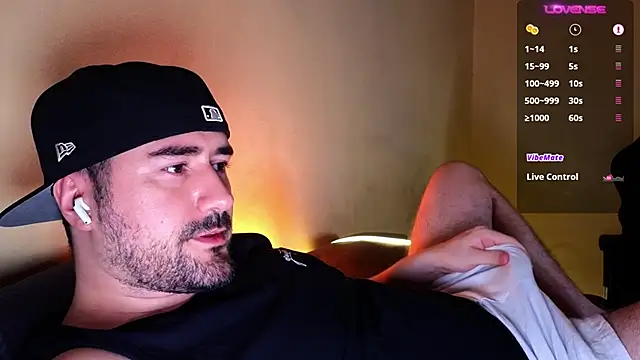 Snapshot of DominantTheo chatting on 12-07-24, 03:36 DominantTheo online show from 12-07-24, 03:36