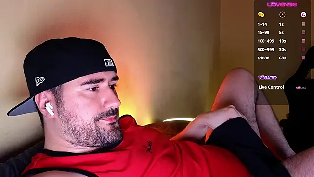 Snapshot of DominantTheo chatting on 12-08-24, 04:04 DominantTheo online show from 12-08-24, 04:04