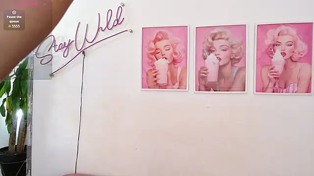 Snapshot of Adele_LatinLady chatting on 06-20-26, 08:11 Adele LatinLady online show from 06-20-26, 08:11