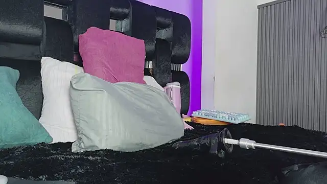 Snapshot of levana1 chatting on 02-26-26, 02:16 levana1 online show from 02-26-26, 02:16