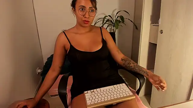 Victoriasant online show from 02-22-25, 04:51