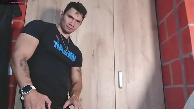 Snapshot of GendersonFit chatting on 06-21-26, 11:51 GendersonFit online show from 06-21-26, 11:51