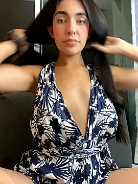 Snapshot of DaphneUwu chatting on 05-19-26, 01:22 DaphneUwu online show from 05-19-26, 01:22