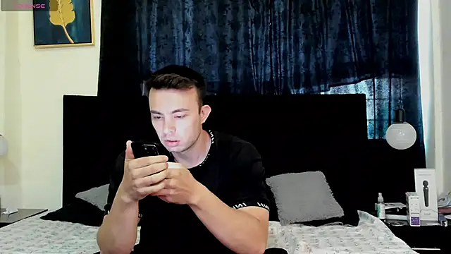 lissandthor13 online show from 11-19-25, 01:22