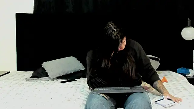 lissandthor13 online show from 12-16-25, 10:53