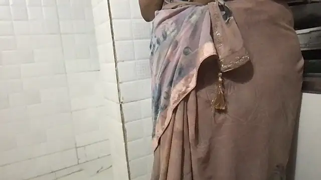 Snapshot of Riyasingh9 chatting on 10-17-25, 03:20 Riyasingh9 online show from 10-17-25, 03:20