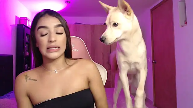 Snapshot of GiltRosebush chatting on 01-23-25, 03:05 GiltRosebush online show from 01-23-25, 03:05