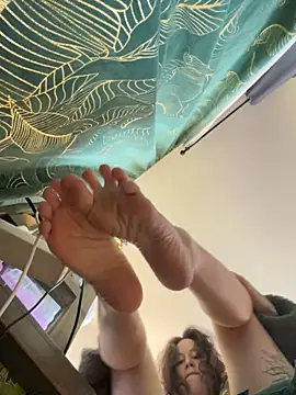 Snapshot of SuzieWanKenobi chatting on 09-29-25, 09:14 SuzieWanKenobi online show from 09-29-25, 09:14