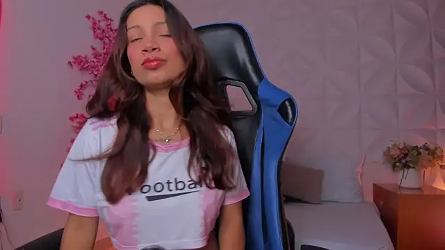 cora 22 online show from 02-17-26, 12:45