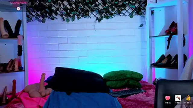 Snapshot of louise_nails chatting on 05-30-26, 03:53 louise nails online show from 05-30-26, 03:53