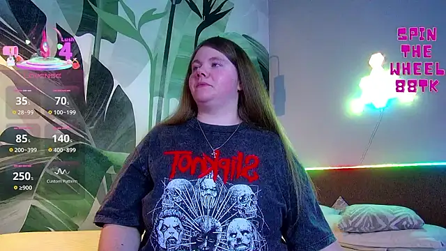 Snapshot of RubyValen chatting on 02-02-26, 01:37 RubyValen online show from 02-02-26, 01:37