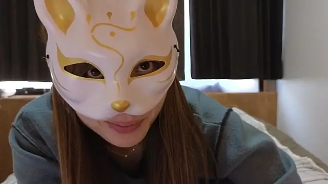 LuuLee0804 online show from 02-07-25, 04:37