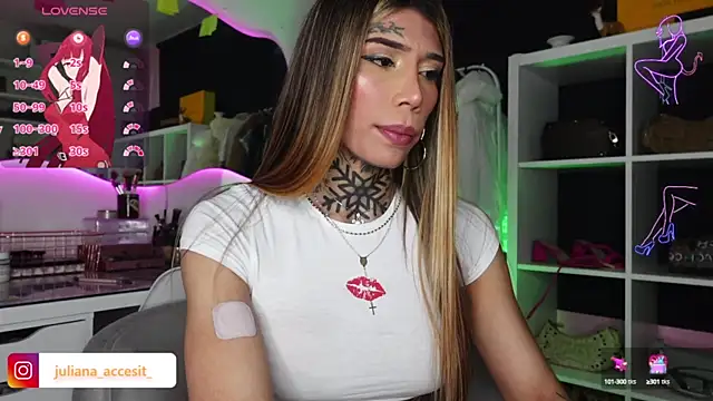 Snapshot of caroline_cossei chatting on 01-15-25, 08:37 caroline cossei online show from 01-15-25, 08:37