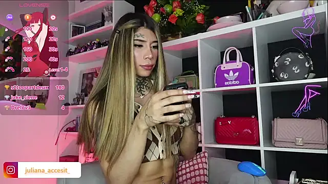 Snapshot of caroline_cossei chatting on 02-11-25, 09:09 caroline cossei online show from 02-11-25, 09:09