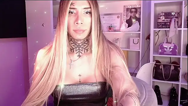 Snapshot of caroline_cossei chatting on 10-03-25, 05:04 caroline cossei online show from 10-03-25, 05:04