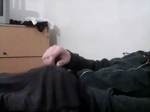 Snapshot of Manfuck95 chatting on 11-17-25, 04:29 Manfuck95 online show from 11-17-25, 04:29