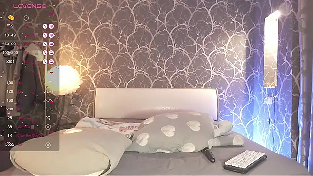 MiaMiaMeow online show from 10-13-25, 01:22