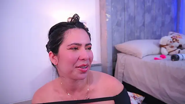 Snapshot of lara_giraldo chatting on 02-22-25, 07:12 lara giraldo online show from 02-22-25, 07:12