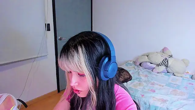 Akane-Mou online show from 12-17-24, 07:07