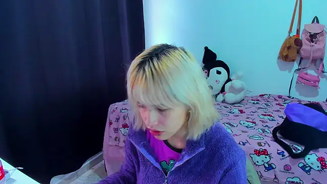 Snapshot of Akane-Mou chatting on 04-22-26, 08:21 Akane-Mou online show from 04-22-26, 08:21