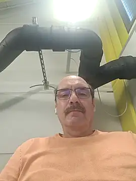 Snapshot of giesidie_1 chatting on 01-14-25, 11:10 giesidie 1 online show from 01-14-25, 11:10