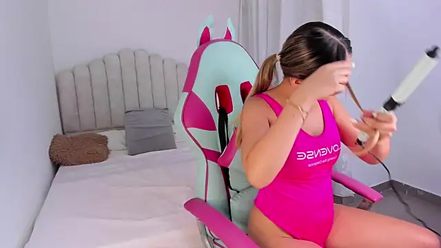 sofia henaok online show from 01-30-25, 04:06