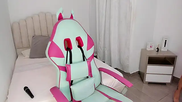 sofia henaok online show from 02-07-25, 11:03