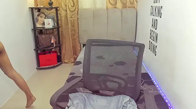 Snapshot of Trixie_Mattel21 chatting on 12-12-24, 02:04 Trixie Mattel21 online show from 12-12-24, 02:04