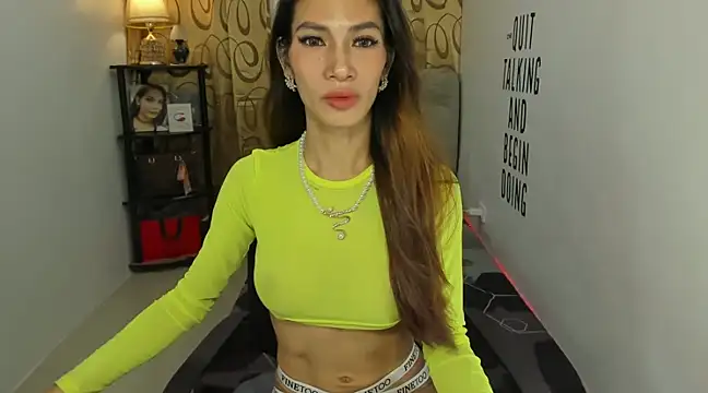 Snapshot of Trixie_Mattel21 chatting on 12-14-24, 11:12 Trixie Mattel21 online show from 12-14-24, 11:12